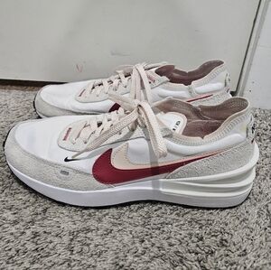 ❤️ Nike Women's White and Red Sneakers
